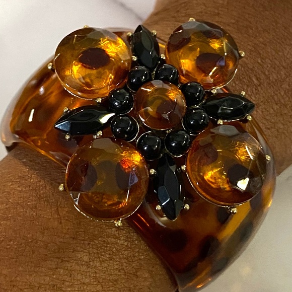 Tortoise Cuff Bracelet - Picture 5 of 6